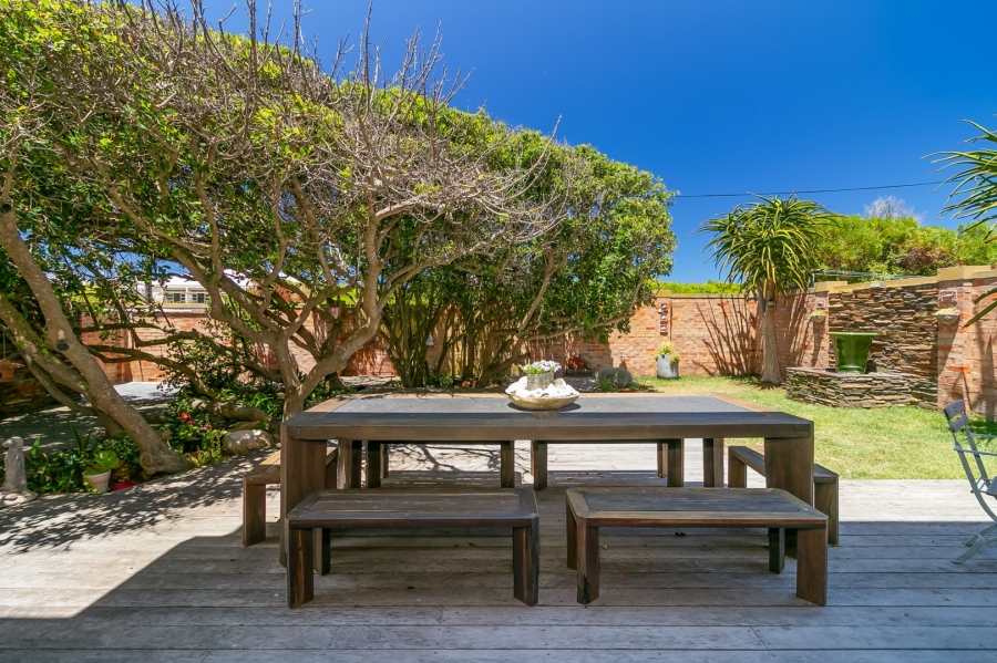 4 Bedroom Property for Sale in Buffalo Bay Western Cape